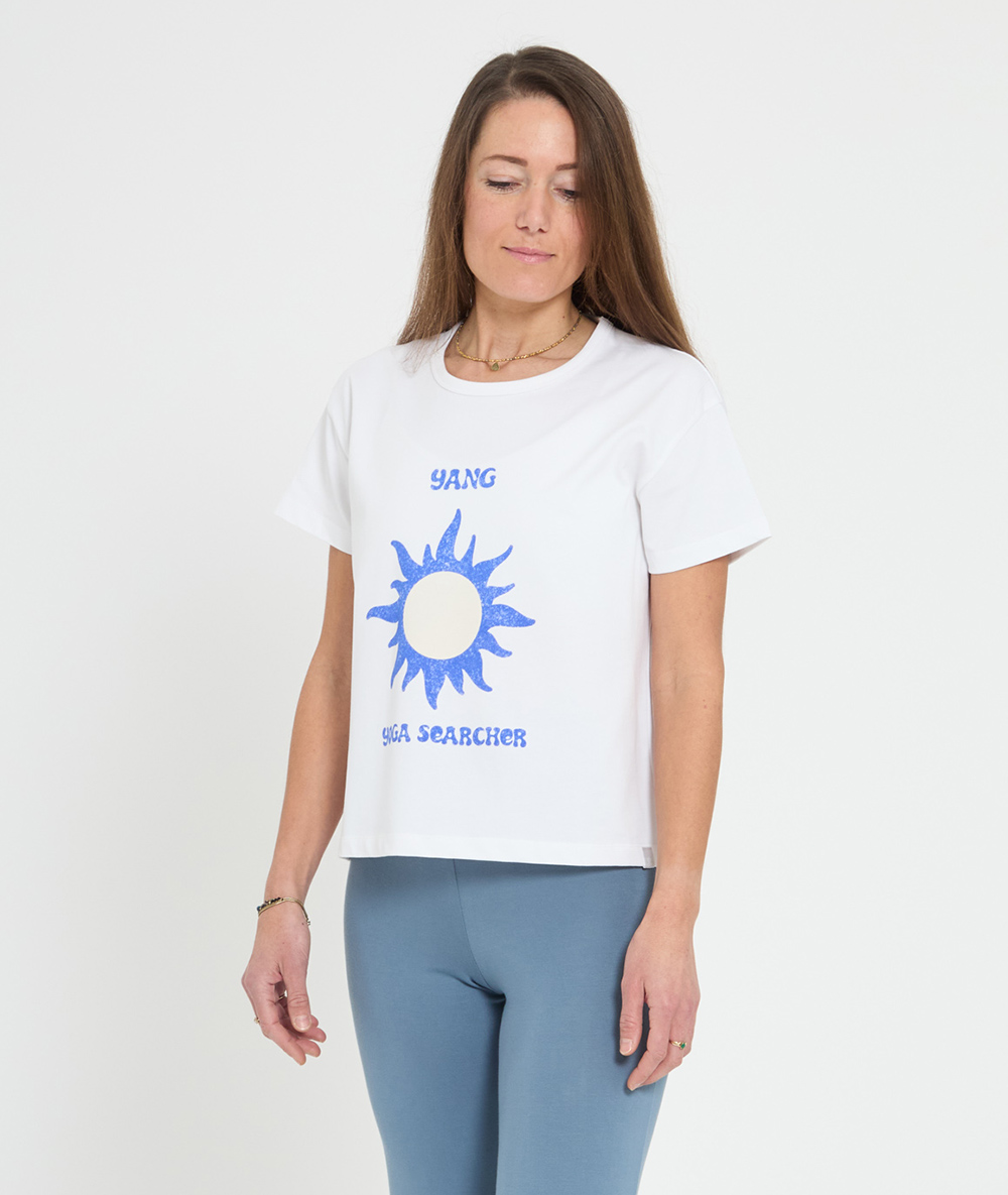 T-shirt blanc avec motif soleil bleu Yang