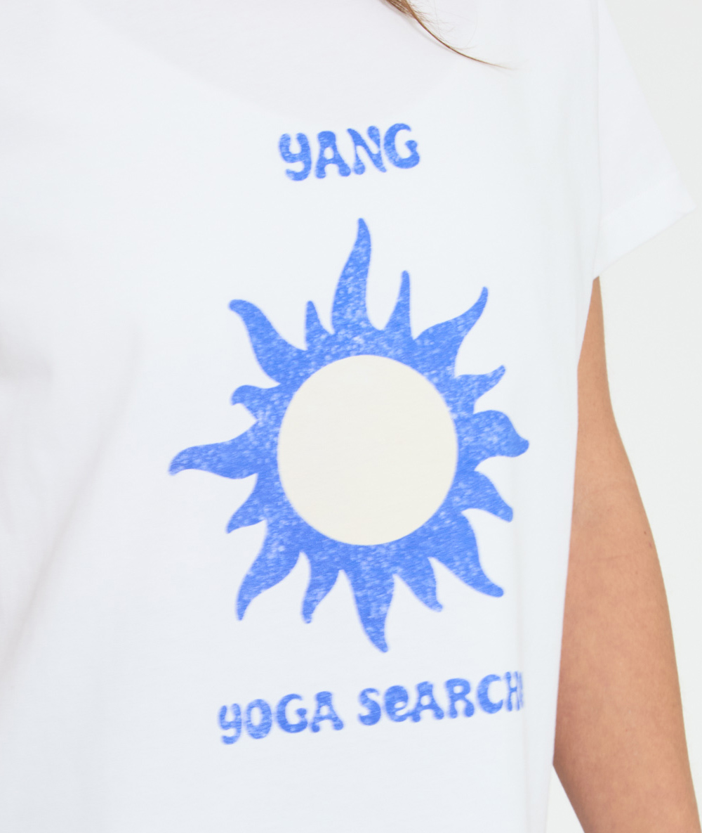 T-shirt blanc avec motif soleil bleu Yang