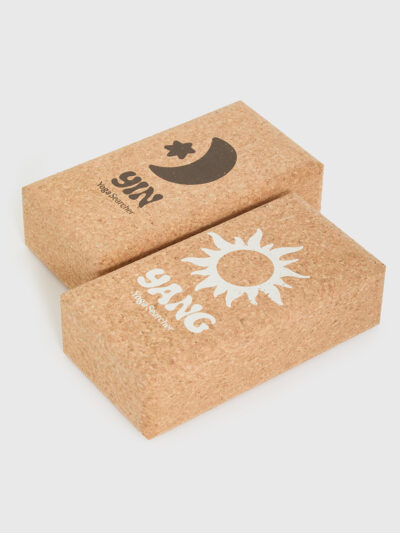 2 moles de Blocs de yoga avec écriture et dessin yin noir ou yang blanc en liège de marque Yoga Searcher