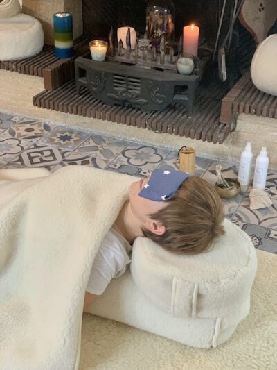 Coussin de méditation rond haut coloris naturel en laine épaisse