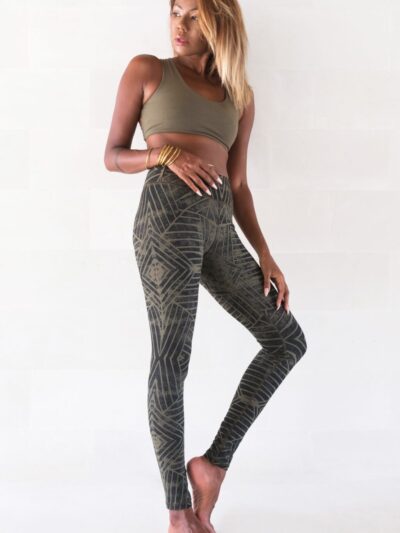 Legging de yoga et de sport en coton noir avec imprimés graphiques vert kaki assorti d'une brassière vert kaki