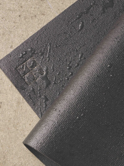 Tapis de yoga noir antidérapant moonchild