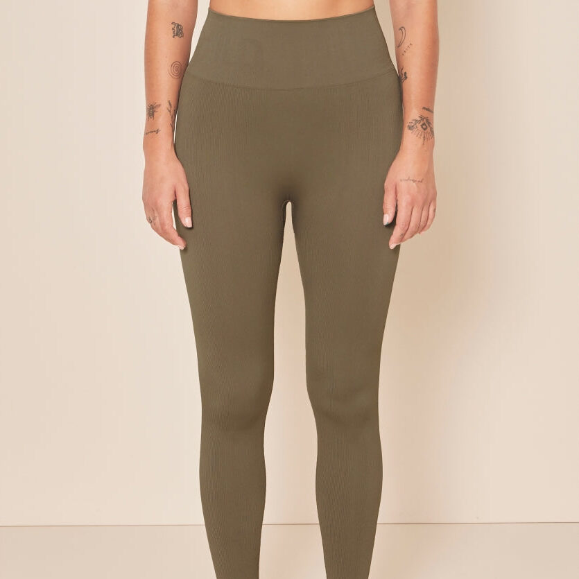Pantaloon legging de coloris vert kaki en maille serrée et taille haute