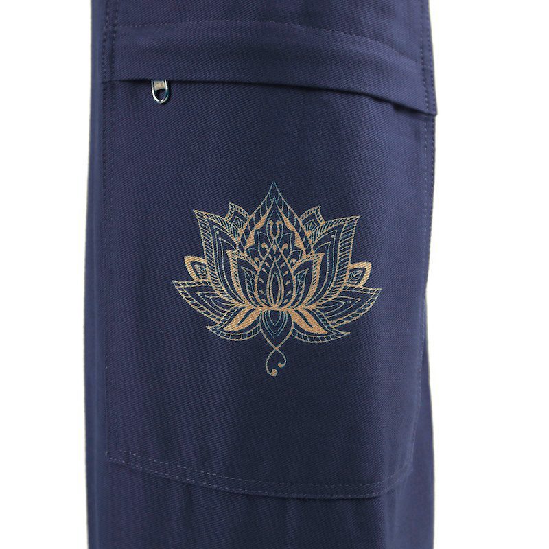 Pantalon bleu avec motif de lotus doré