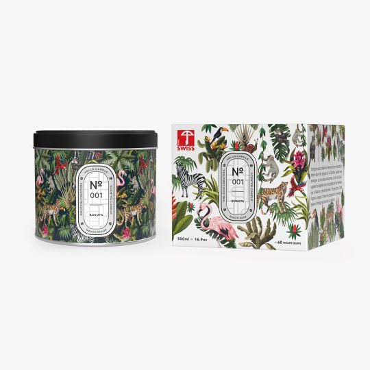 Bougie dans un pot rond en métal illustré pr.ésenté à côté de sa boite en carton décorée de dessins