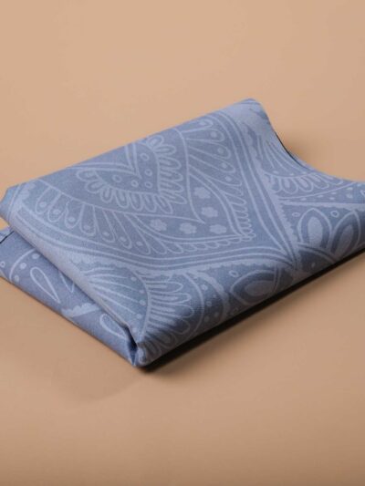 Tapis de yoga de voyage serviette de yoga bleu plié avec motifs mandala ton sur ton Yoga Boutique