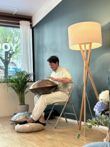 Bain Sonore au Handpan avec Ivan et Yoga Restauratif – 07 Déc. 2025
