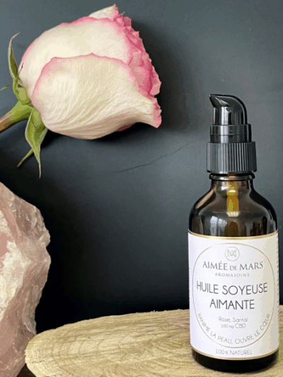 Huile soyeuse aimante naturelle Aimée de Mars avec rose.