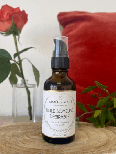 Huile soyeuse Aimée de Mars sur une table.