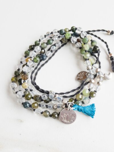 Bracelet mala perles vertes et médaillon lotus argenté