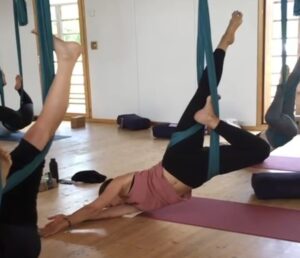 Yoga Aérien Slow Motion – 26 Juillet 2026