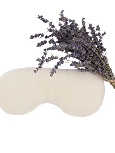 Bouquet de lavande séchée sur coussin beige